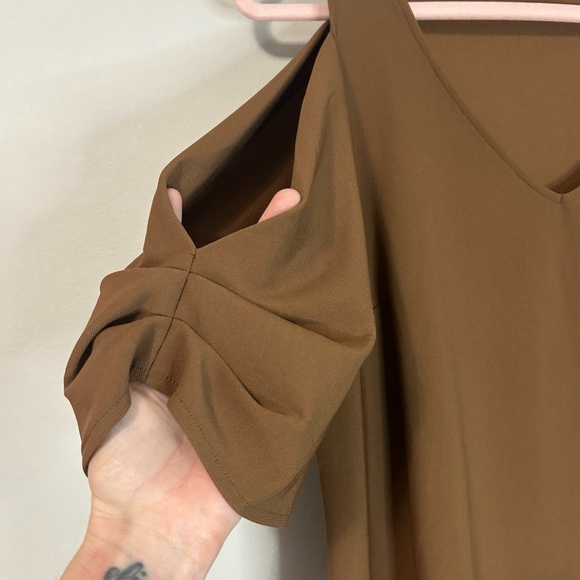 NWT Boston Proper Brown Cold Shoulder Blouse, Size M - Picture 2 of 7